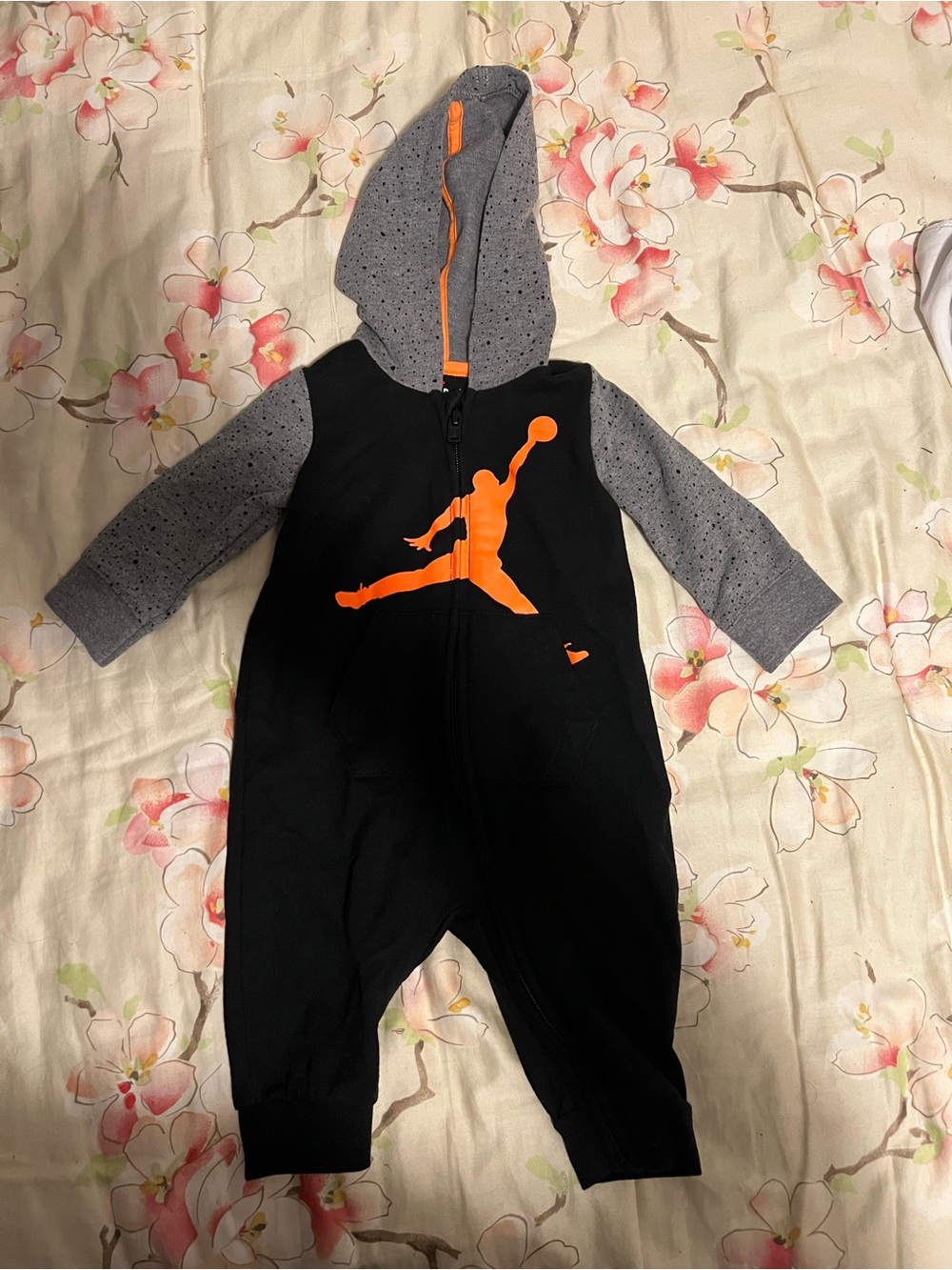 Nike Air Jordan Hooded 1-piece Size 6 Months